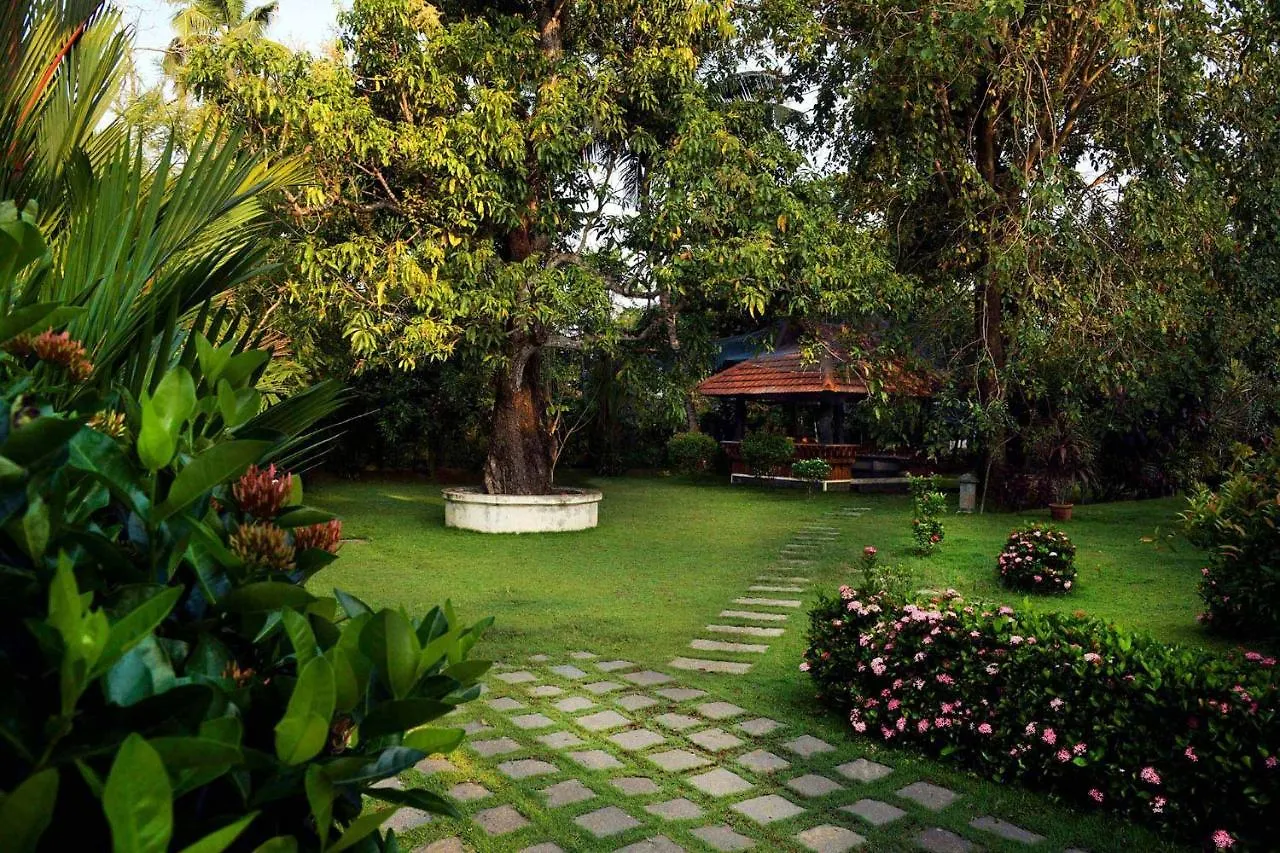 The Backwater Heritage- Comp Breakfast With River View & Lawn By Stayvista Alappuzha Villa