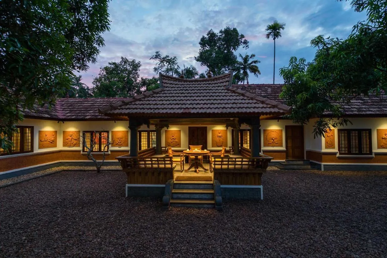 The Backwater Heritage- Comp Breakfast With River View & Lawn By Stayvista Alappuzha