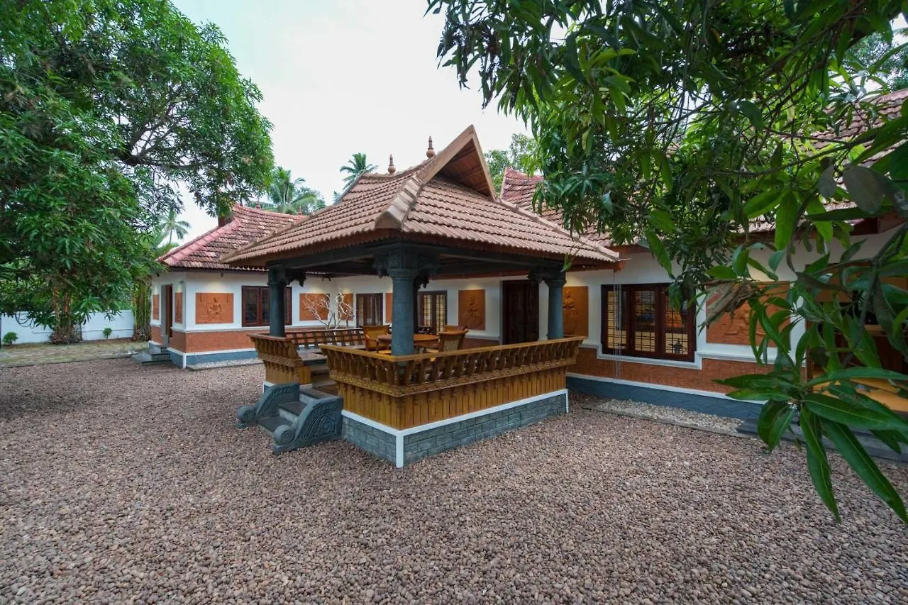 Villa The Backwater Heritage- Comp Breakfast With River View & Lawn By Stayvista Alappuzha