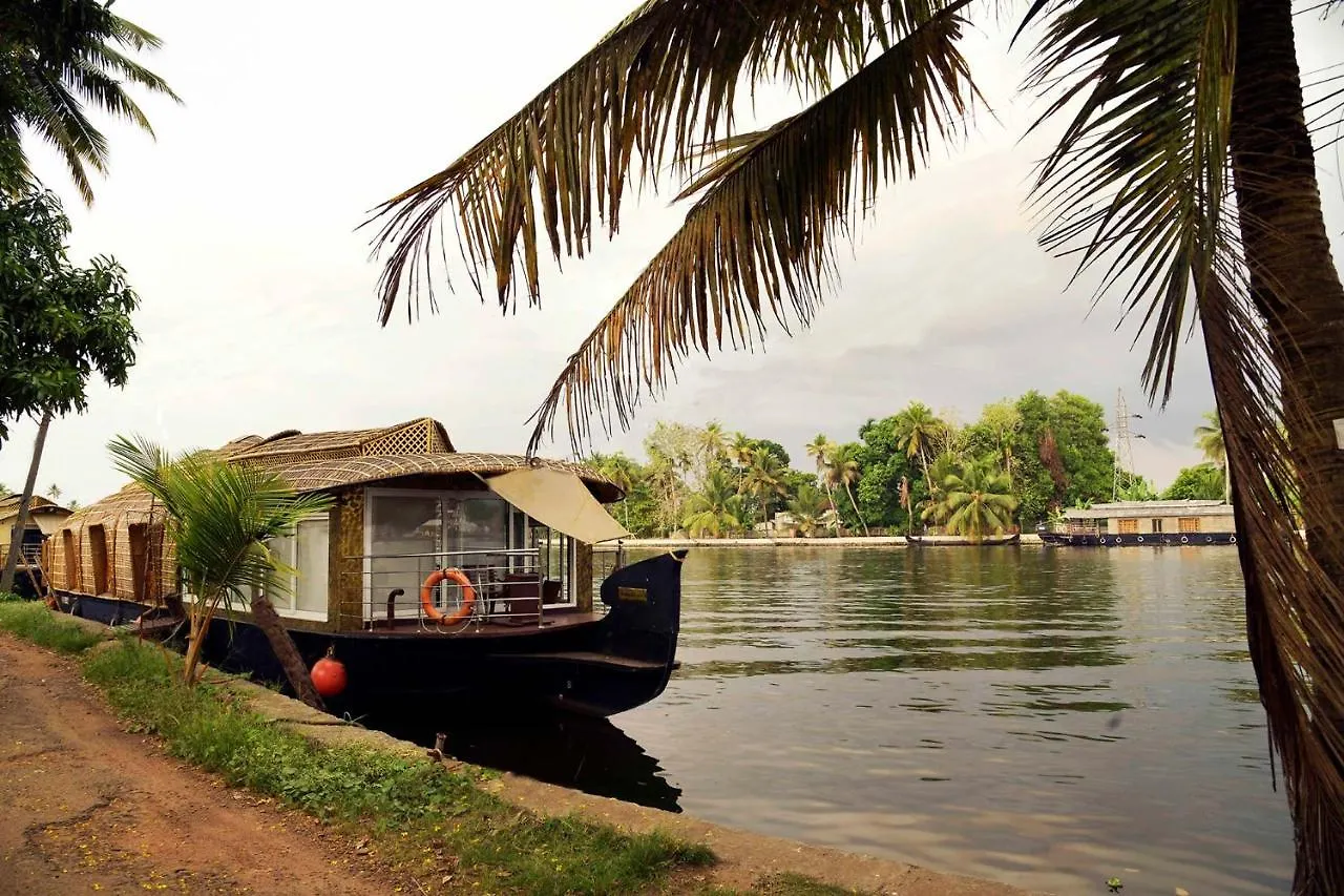 The Backwater Heritage- Comp Breakfast With River View & Lawn By Stayvista Alappuzha 0*,