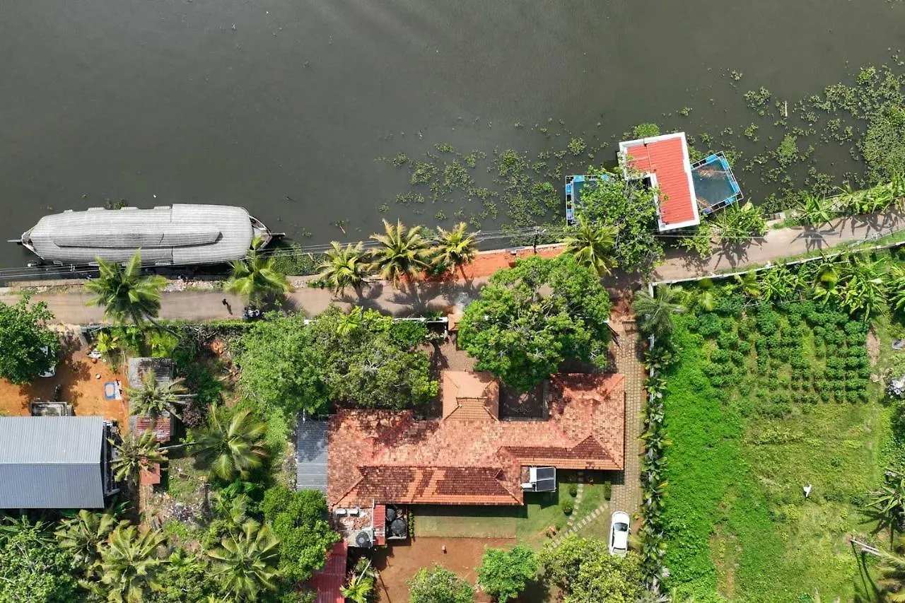 Villa The Backwater Heritage- Comp Breakfast With River View & Lawn By Stayvista Alappuzha India